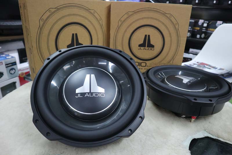 Loa sub hơi JL AUDIO 12TW3